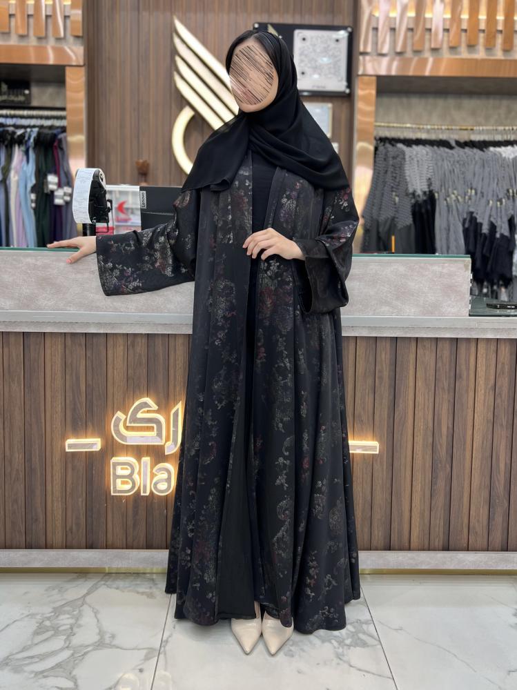 B316 عبايه زينه قصه دبل كلوش ساده بقماش حرير مغسول مشجرلون اسود