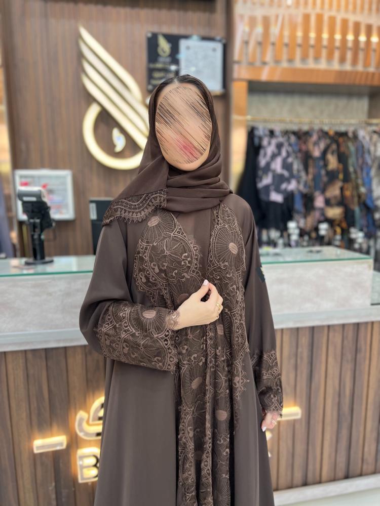 B295 عبايه دانيلا قصه دبل كلوش مع دنتيل ناعم بقماش كريب صيفي كوري لون بني