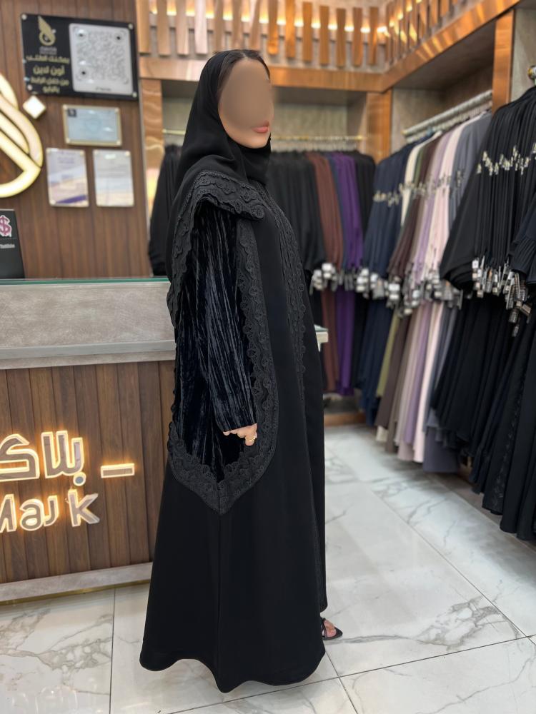 B461 عباية هوليا قصه نص كلوش بقماش كريب تدخيلات مخمل