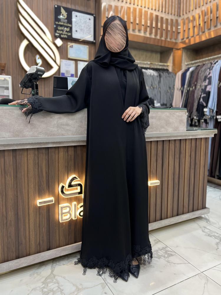 B364 عبايه تغريد قصه كلوش مع كلفه اسود بقماش نواعم