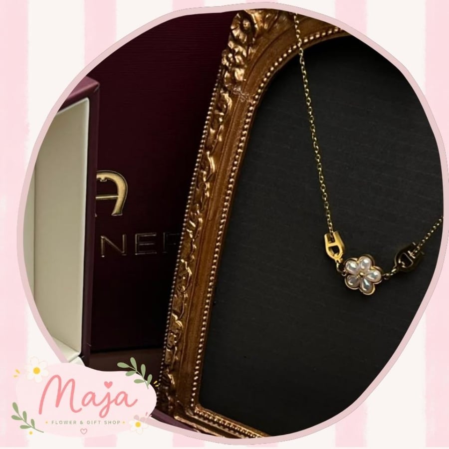 طقم الزهرة AIGNER