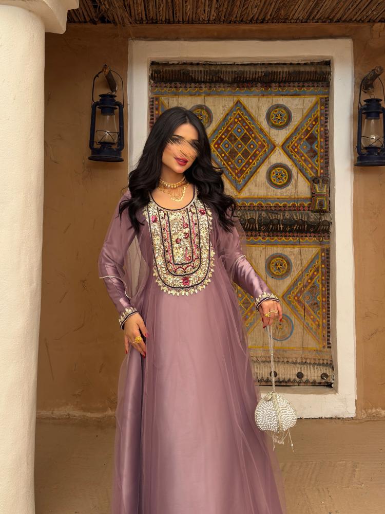جلابية مُنى