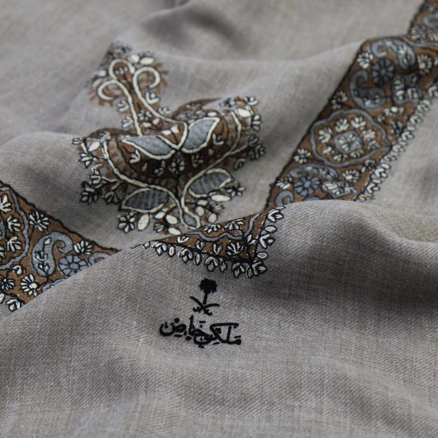 شال كشميري لون بيج غامق تطريز عودي ماركة ملكي خاص