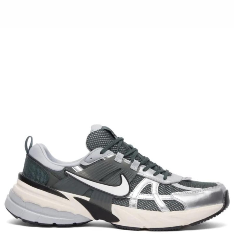 NIKE V2K RUN SNEAKER