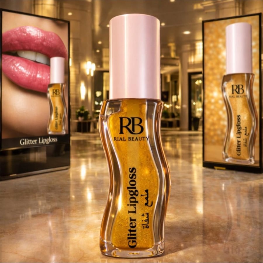 ليب جلوس لامع من RB RIAL BEAUTY يمنح شفتيك لمعاناً ساحراً ولمسة أنثوية جذابة. تركيبته الناعمة تنساب بسلاسة على الشفاه لتعطي مظهراً ممتلئاً وبريقاً جذاباً يدوم طويلاً. يحتوي على لمعة جليتر ناعمة تعكس الضوء لتبرز جمال شفتيك بإطلالة أنيقة ومميزة.