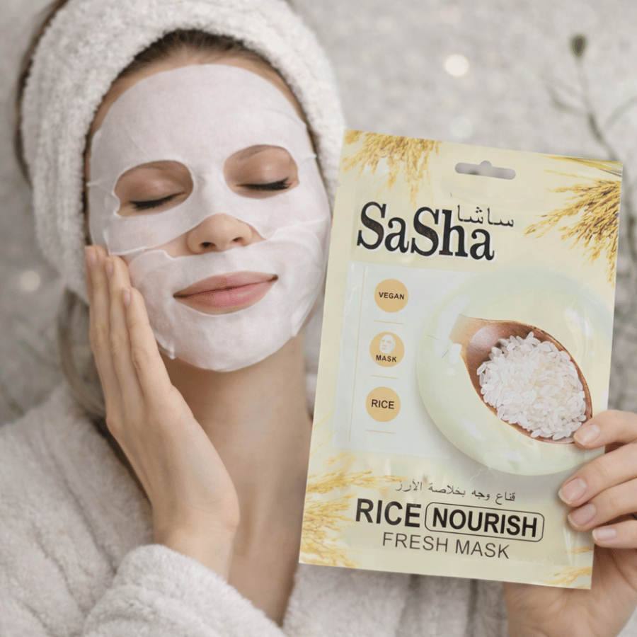 Pomegranate Mask: A mask enriched with a super-hydrating serum and concentrated with pomegranate extract and hyaluronic acid. Applied to the face, it acts as a compress, continuously distributing the full effectiveness of the serum to intensely hydrate yo
