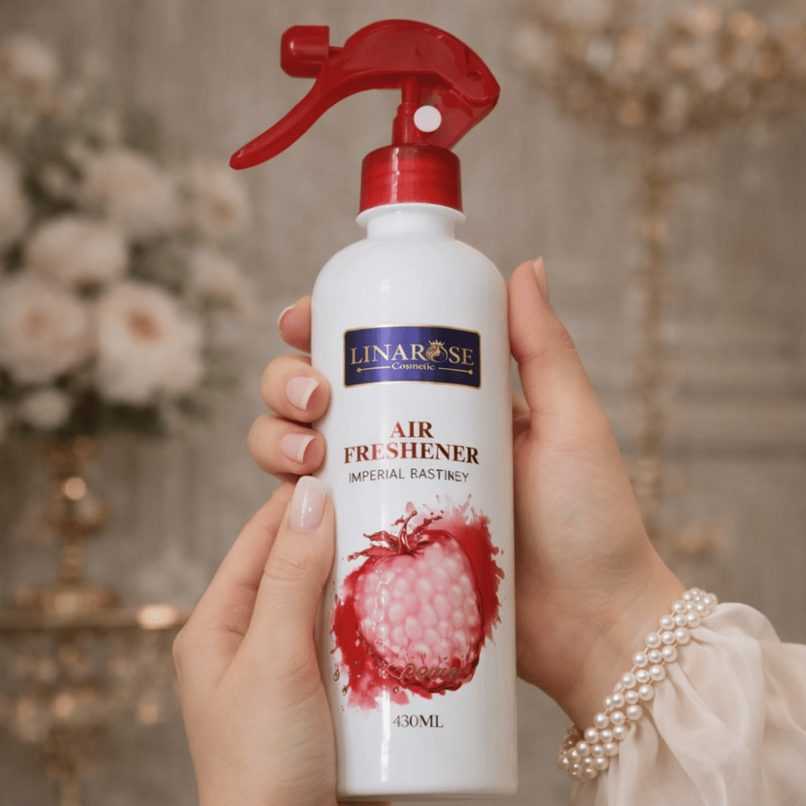 معطر جو ليناروز – رائحة توت بري الإمبراطوري   استمتعي بأجواء فاخرة ومنعشة مع معطر الجو من LINAROSE برائحة الرمان الإمبراطوري الغنية، المصممة لتعطير المكان بلمسة أنيقة تدوم طويلاً.