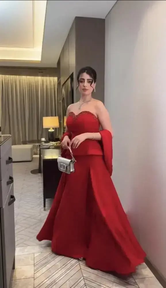 فستان باربي احمر