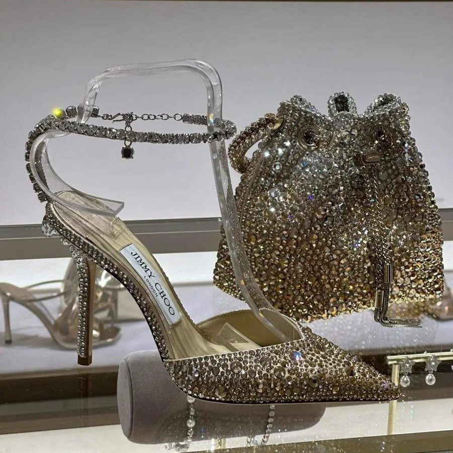 طقم شنطة Jimmy Choo مع الكعب المطابق عرض العيد