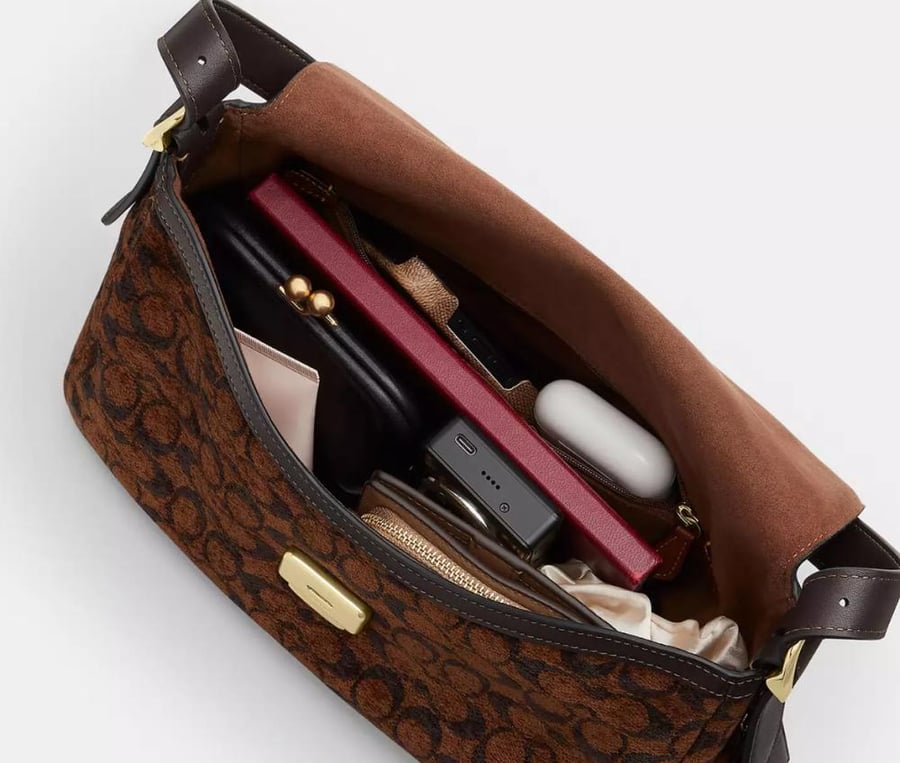 Ella Shoulder Bag In Signature صغيرة