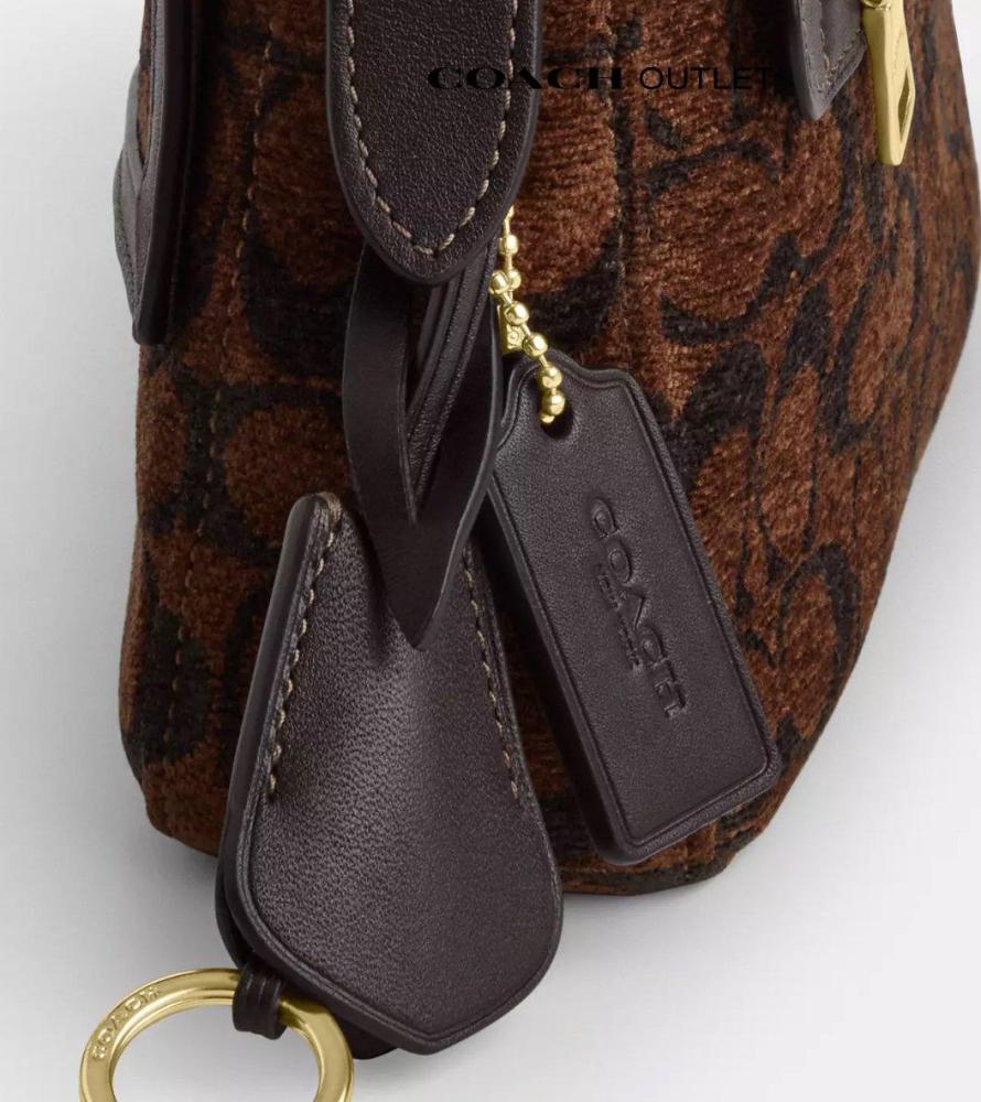 Ella Shoulder Bag In Signature صغيرة