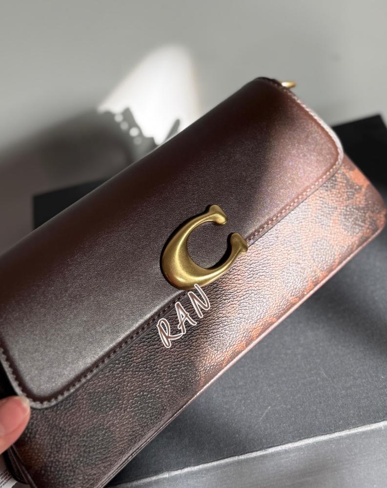 Jet Shoulder Bag