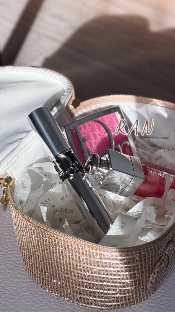 Volume and Glow Makeup Holiday 2025 Gift Set - Limited Edition