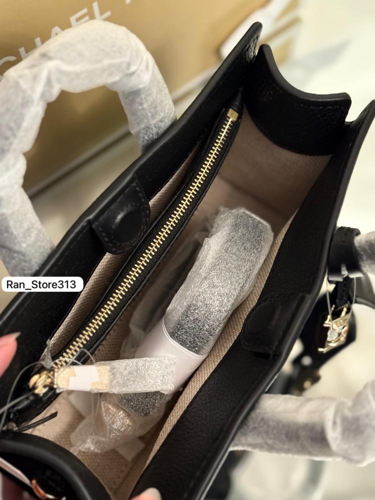 ‏Scarlett Extra-Small Leather Crossbody Bag