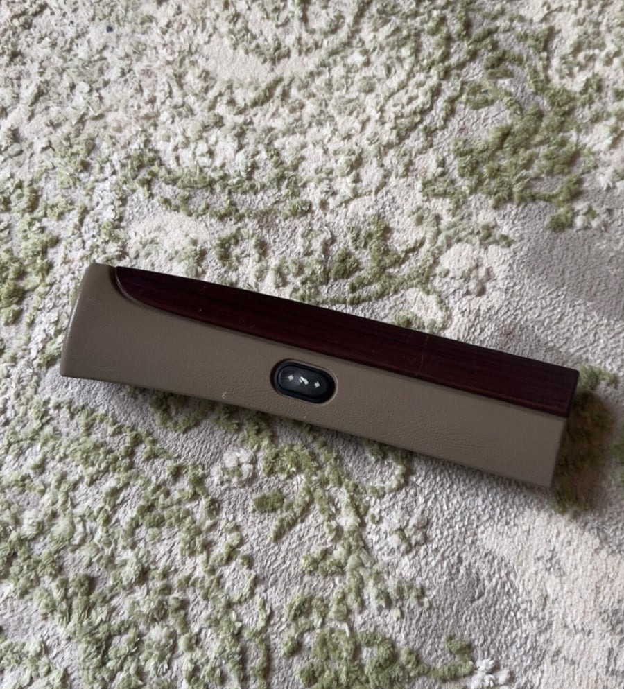 Victoria ruler, red lacquer, car mat button
