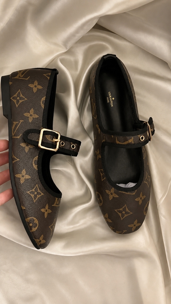شوز LV