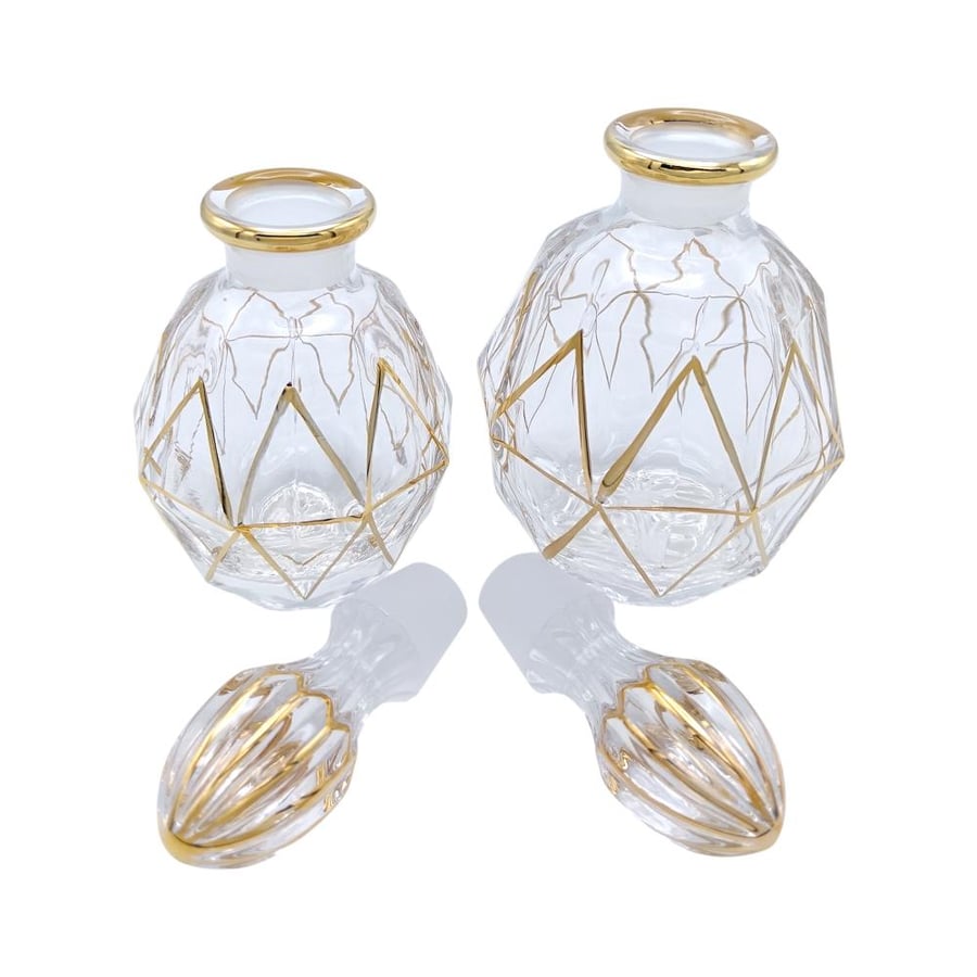 زجاج عطور فضي
