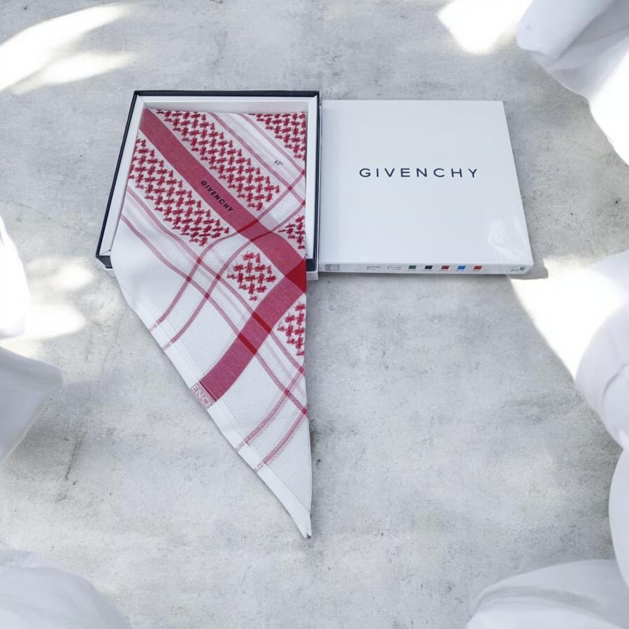 شماغ جيفنشي احمرShamagh Gevenchy