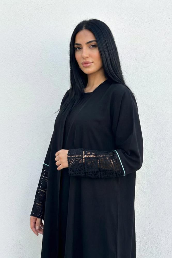 عباية كريب مغسول أسود | تفاصيل دانتيل هندسي