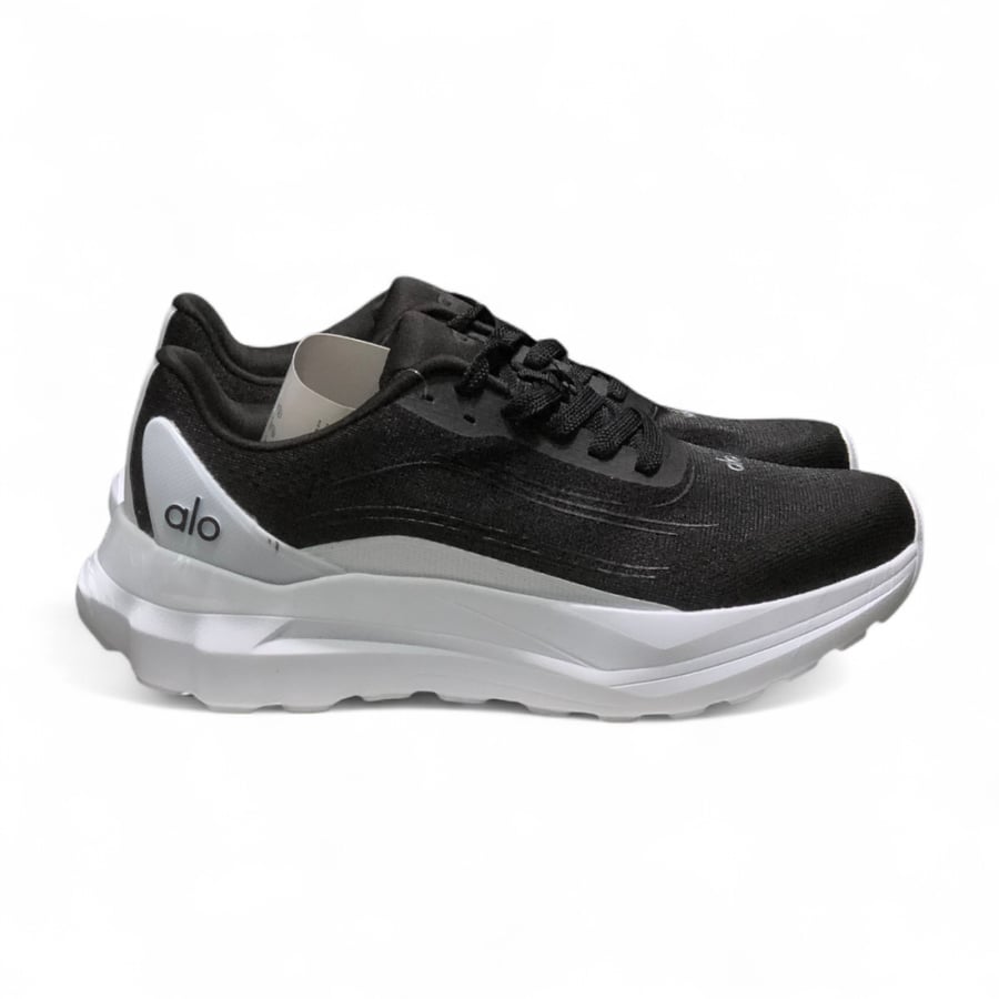 حذاء alo runner