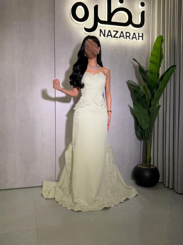 فستان سهرة بتصميم مميز