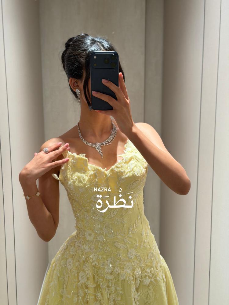 فستان سهره طويل بقصة كورسيه محدده للجسم مغطى بكورسيه ناعم