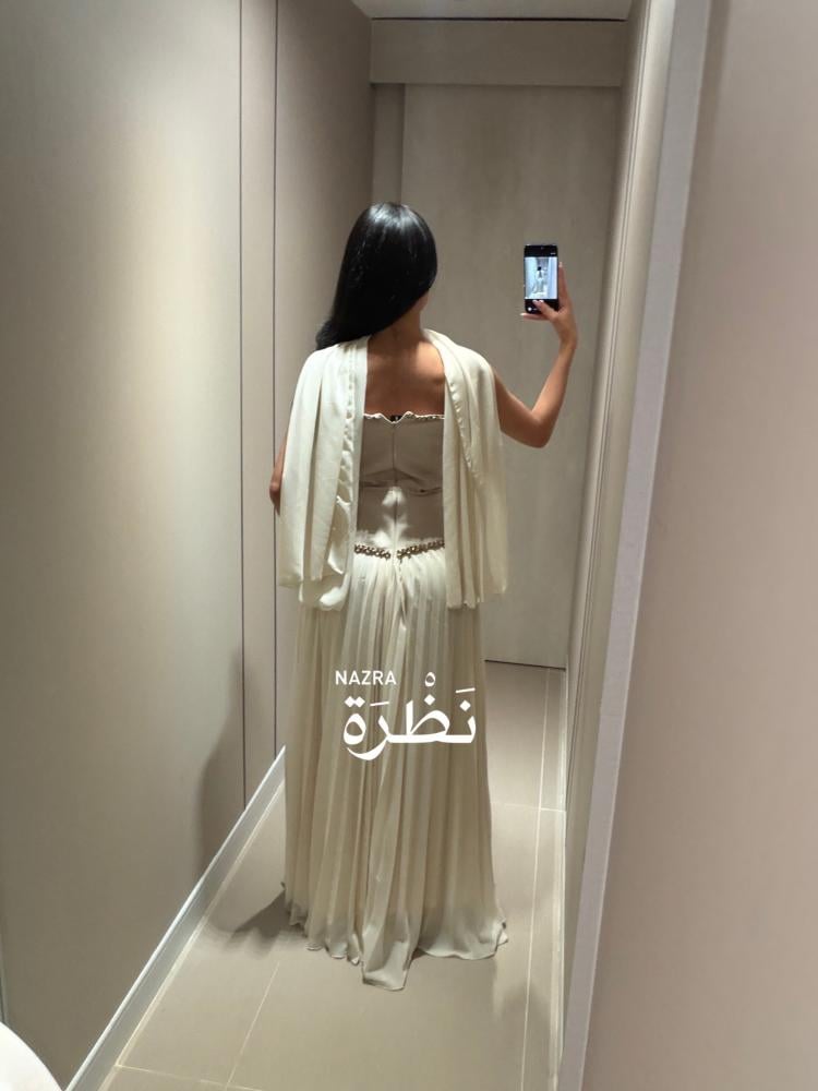 فستان سهرة ناعم بتصميم مميز