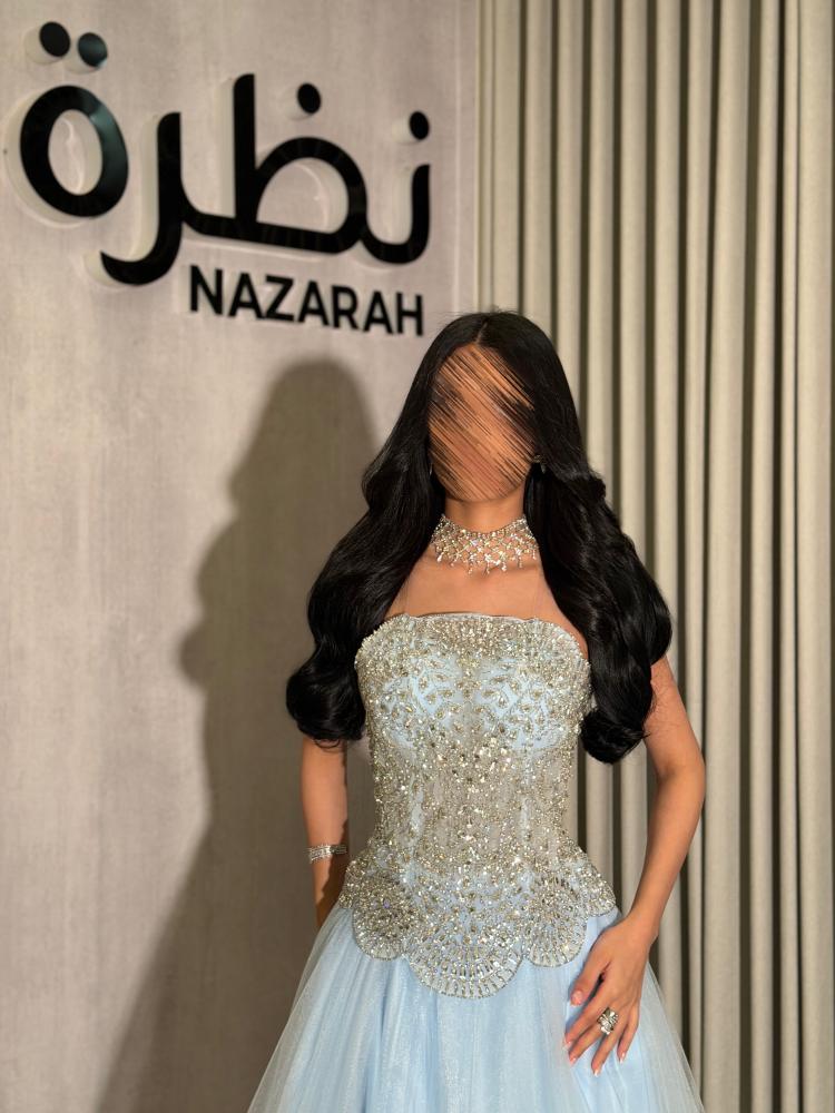 فستان كورسيه مطرز بالكريستال، تل واسع وانسيابي