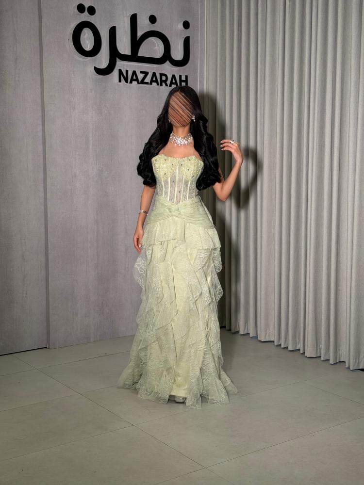 فستان سهرة مع تدخيلات دانتيل