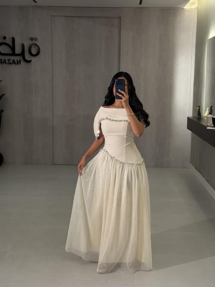 فستان سهره ناعم بتصميم مميز