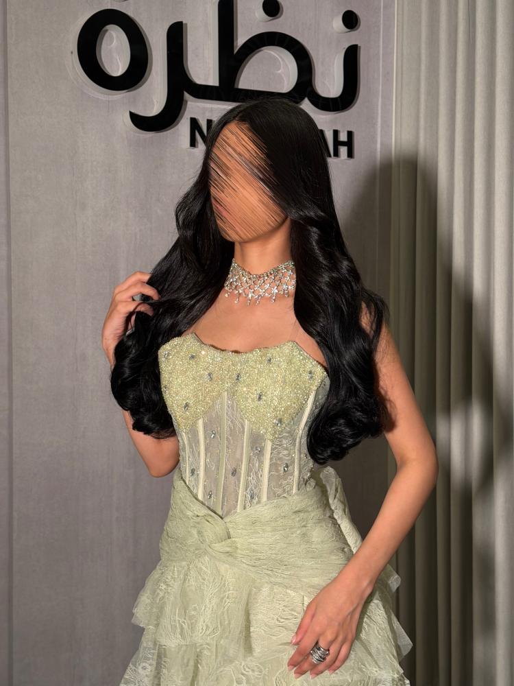 فستان سهرة مع تدخيلات دانتيل