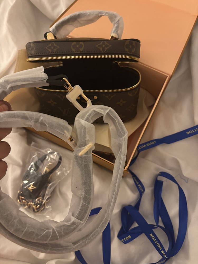 LV vanity