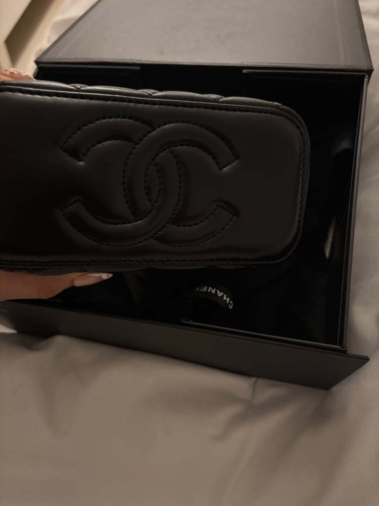 Chanel vanity pearl