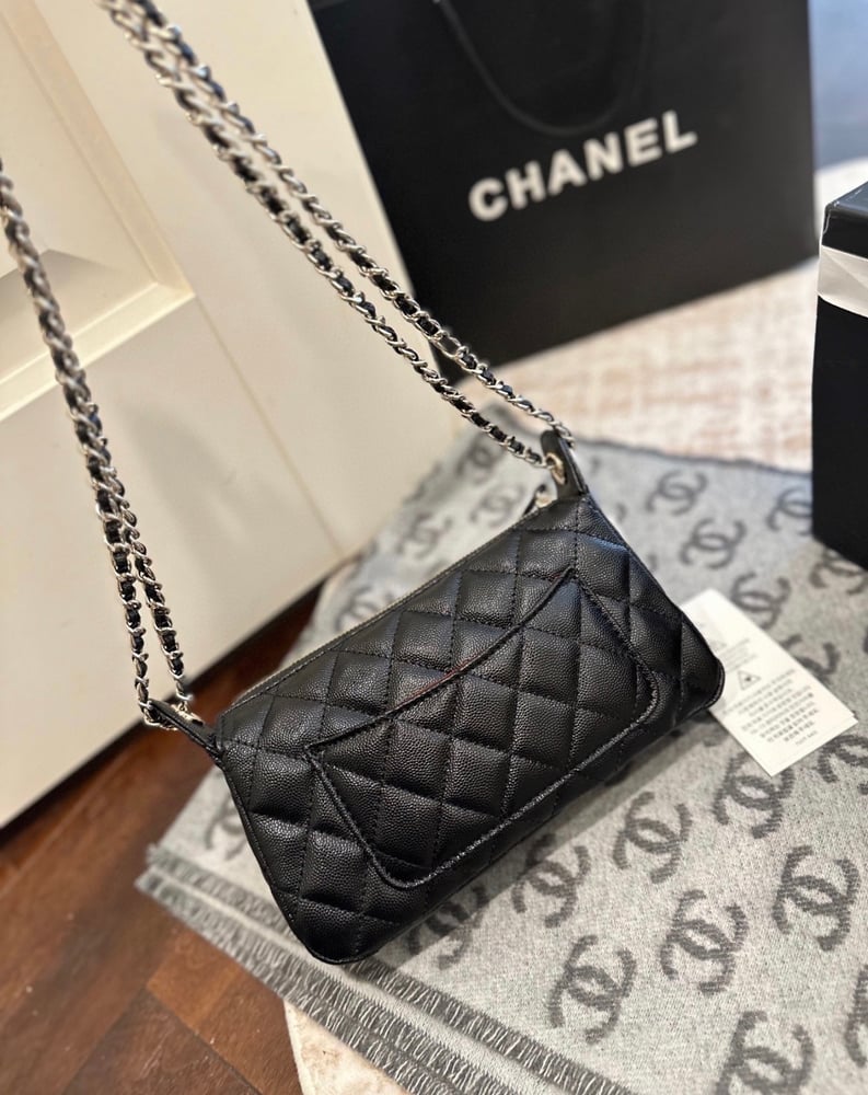 Caviar Quilted Purse With Chain Black