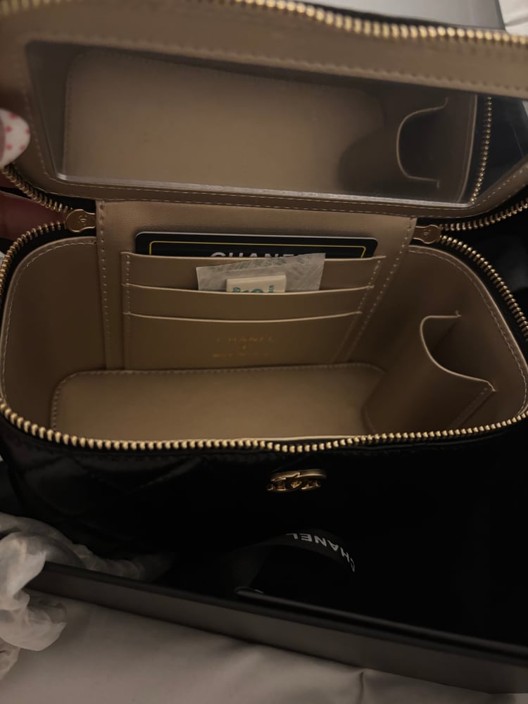 Chanel vanity pearl