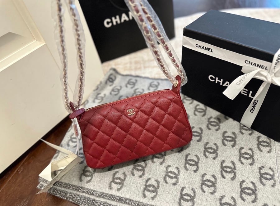 Caviar Quilted Purse With Chain Black