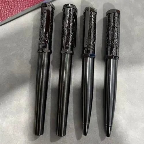 طقم ساعة كاسيو مربع أبيض مع قلم كارتير