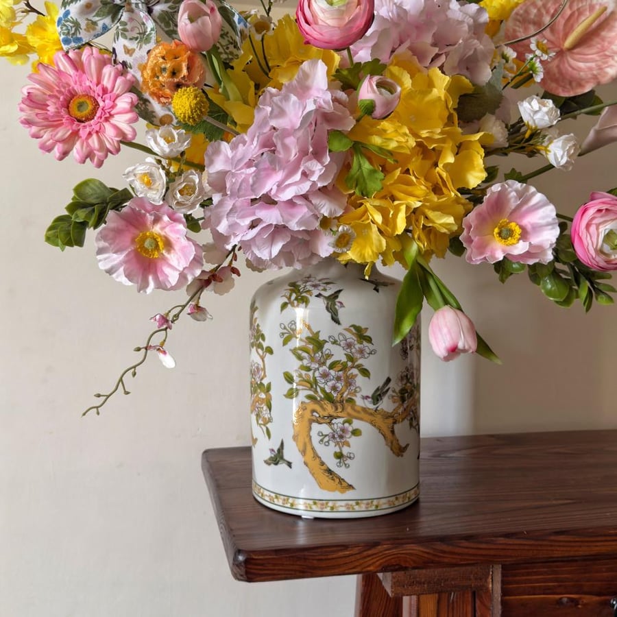 The giant bride vase