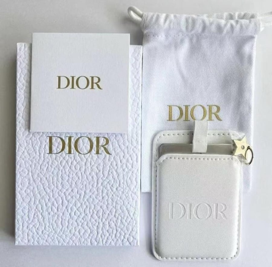 محفظة ورا الجوال Dior