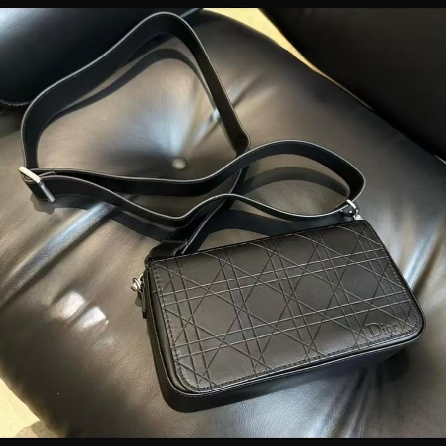 شنطة خصر Dior موظفات البوتيك