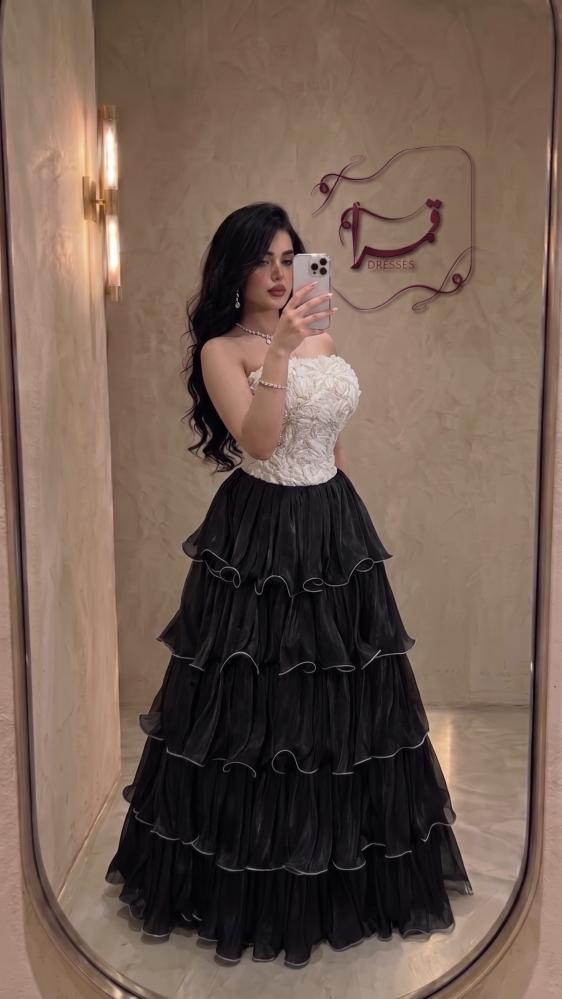 فستان بيضاء
