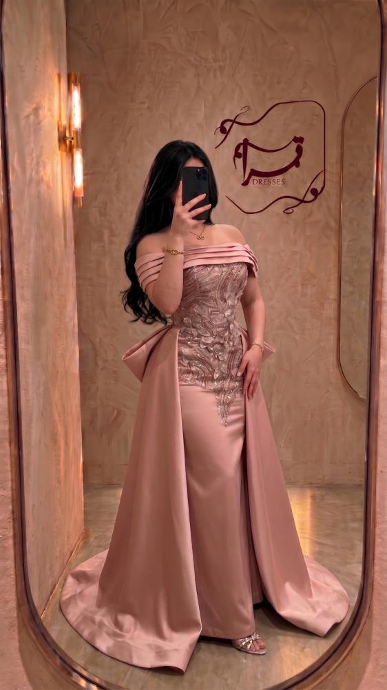 فستان الينورا