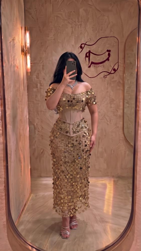 فستان كينان الذهبي