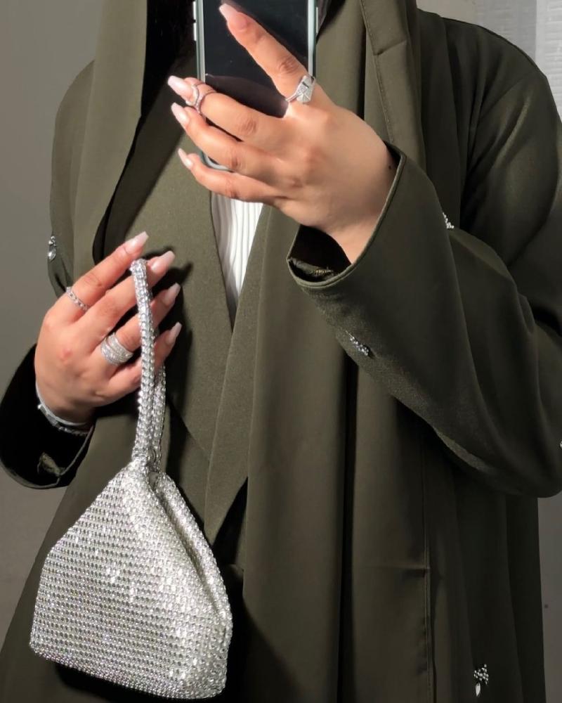 عبايات ملونه