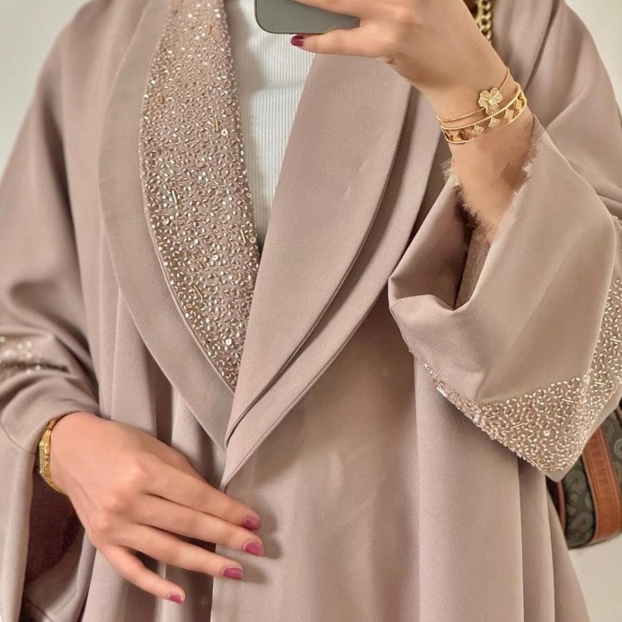 عبايات ملونه