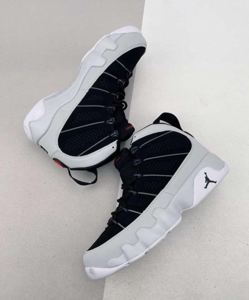 حذاء Air Jordan 9