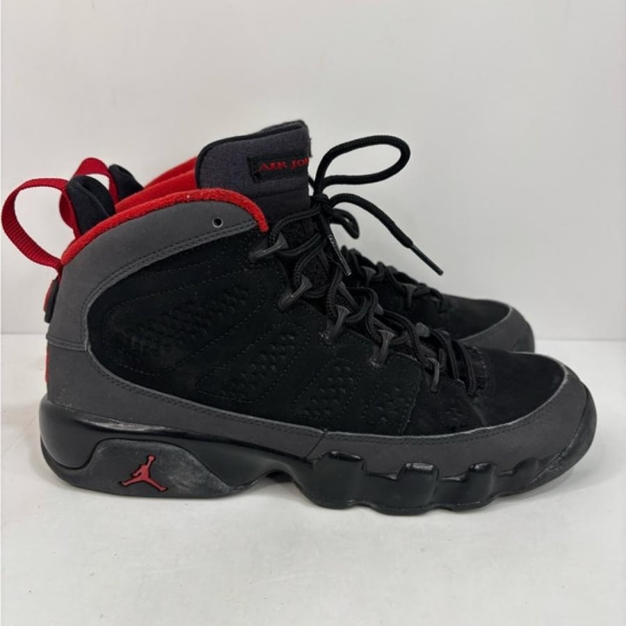حذاء Air Jordan 9