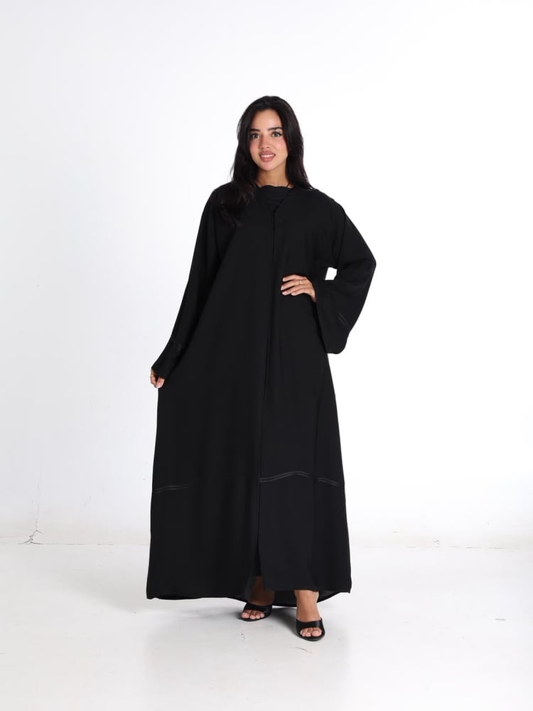 عباية لفّة سادة — أناقة بلا تعقيد