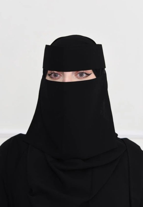 نقاب مطاط مايل قصير مقوى