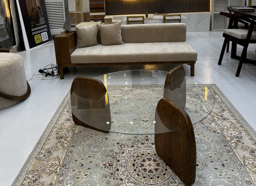 طاولة قزاز وارجل خشب